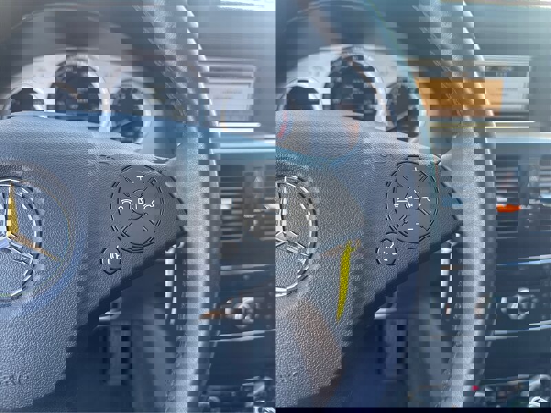 Used 2011 Mercedes-Benz GLK 350 4MATIC image 70