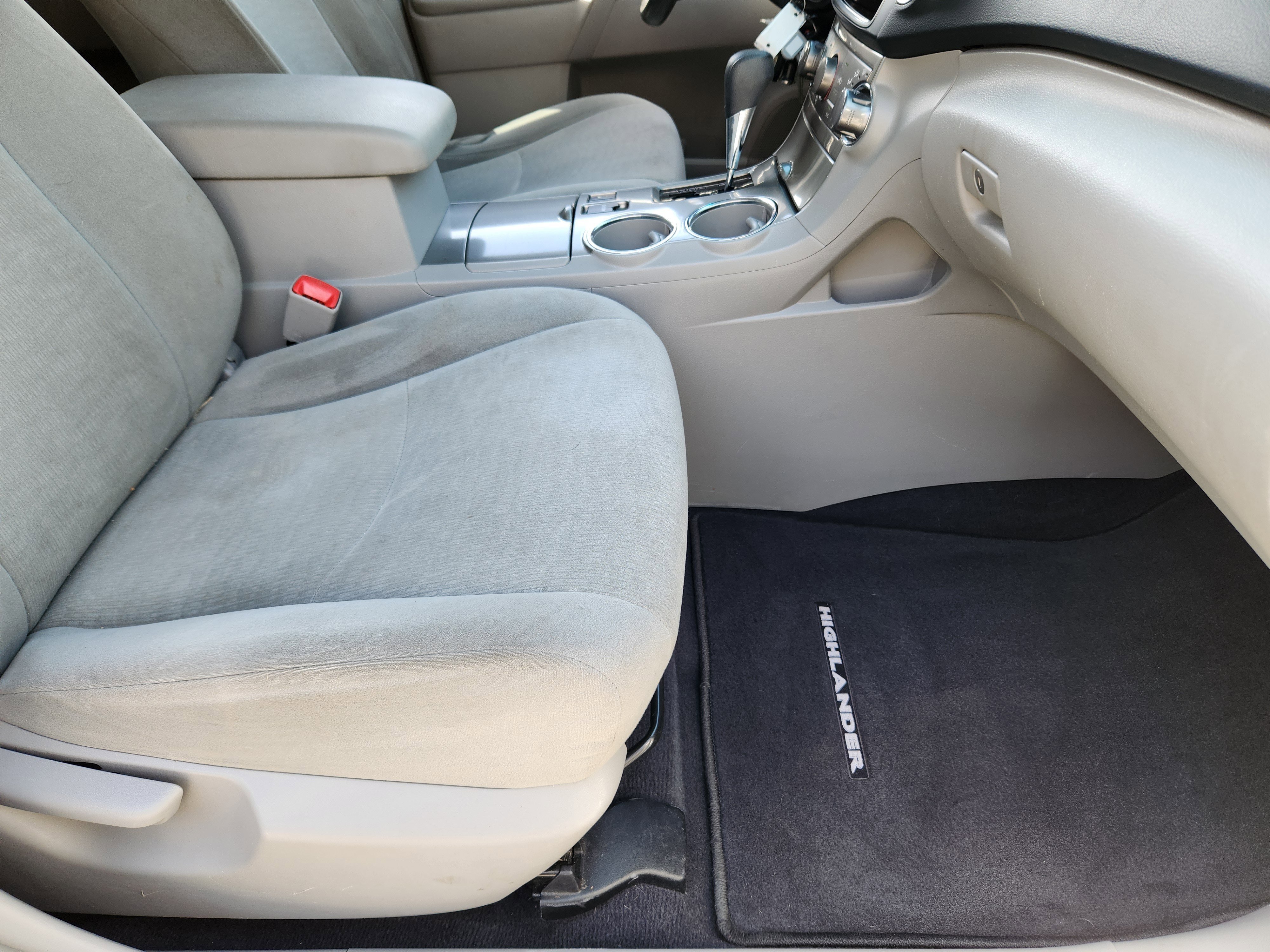 Used 2013 Toyota Highlander Plus image 17