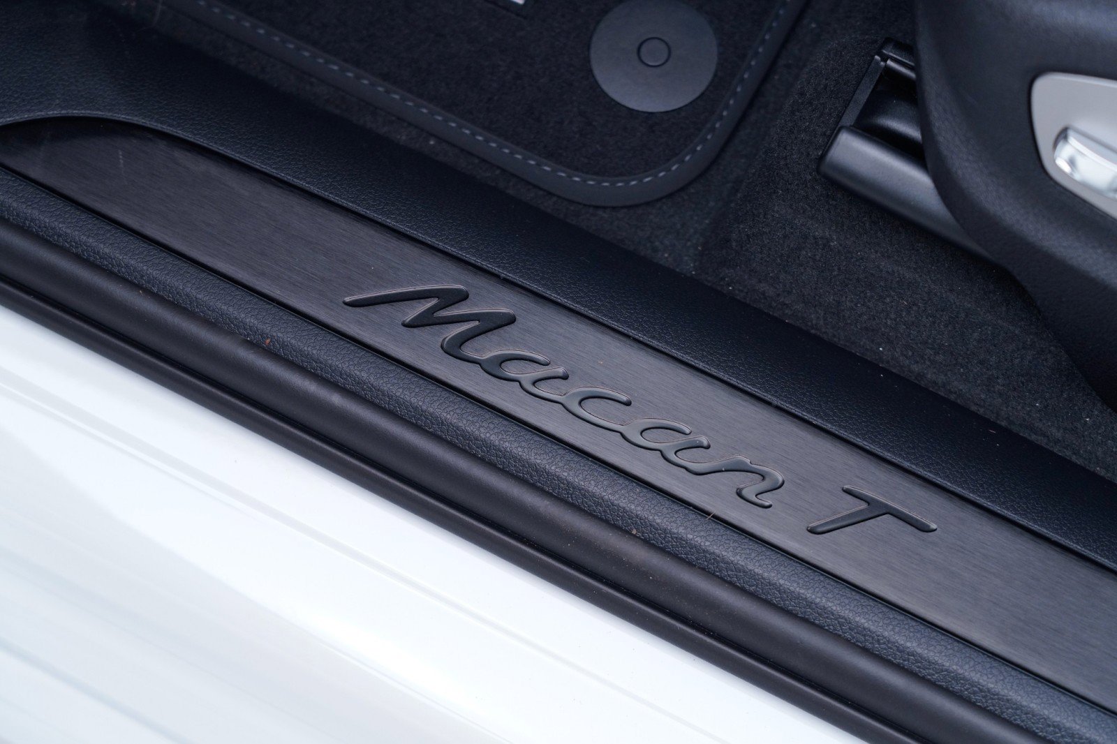 New 2026 Porsche Macan Turbo image 15