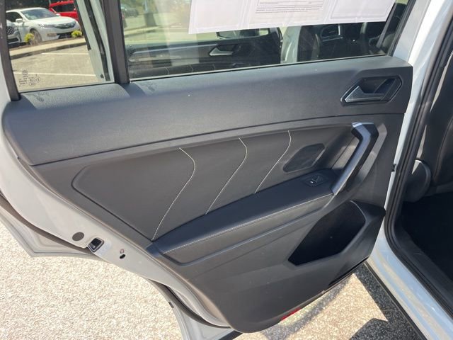 Used 2024 Volkswagen Tiguan SE R-Line image 12