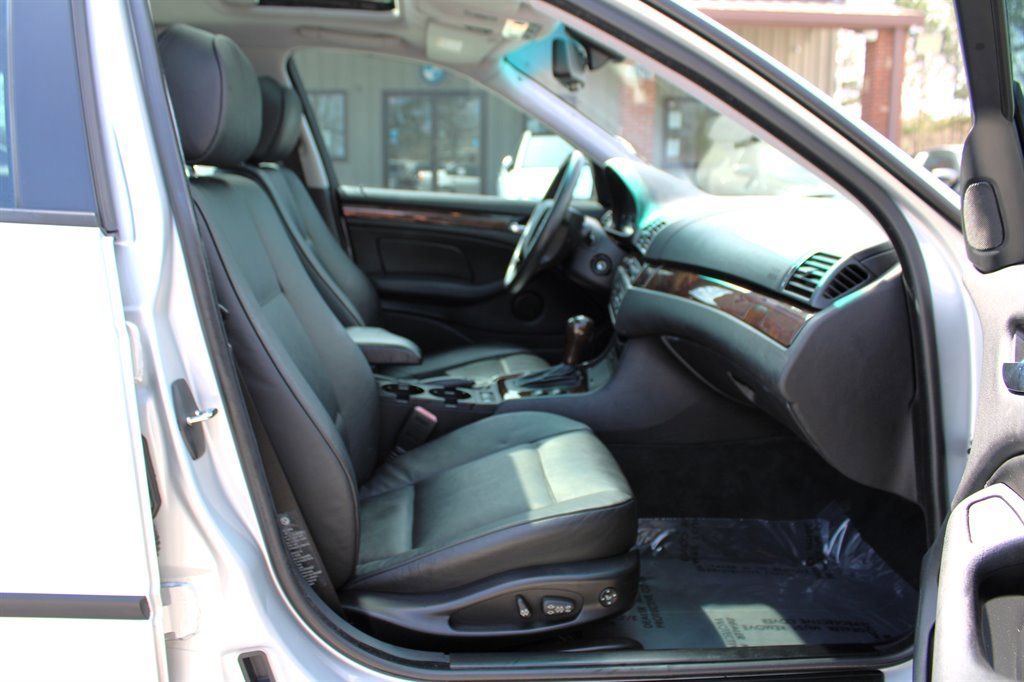 Used 2005 BMW 325i Sedan image 16