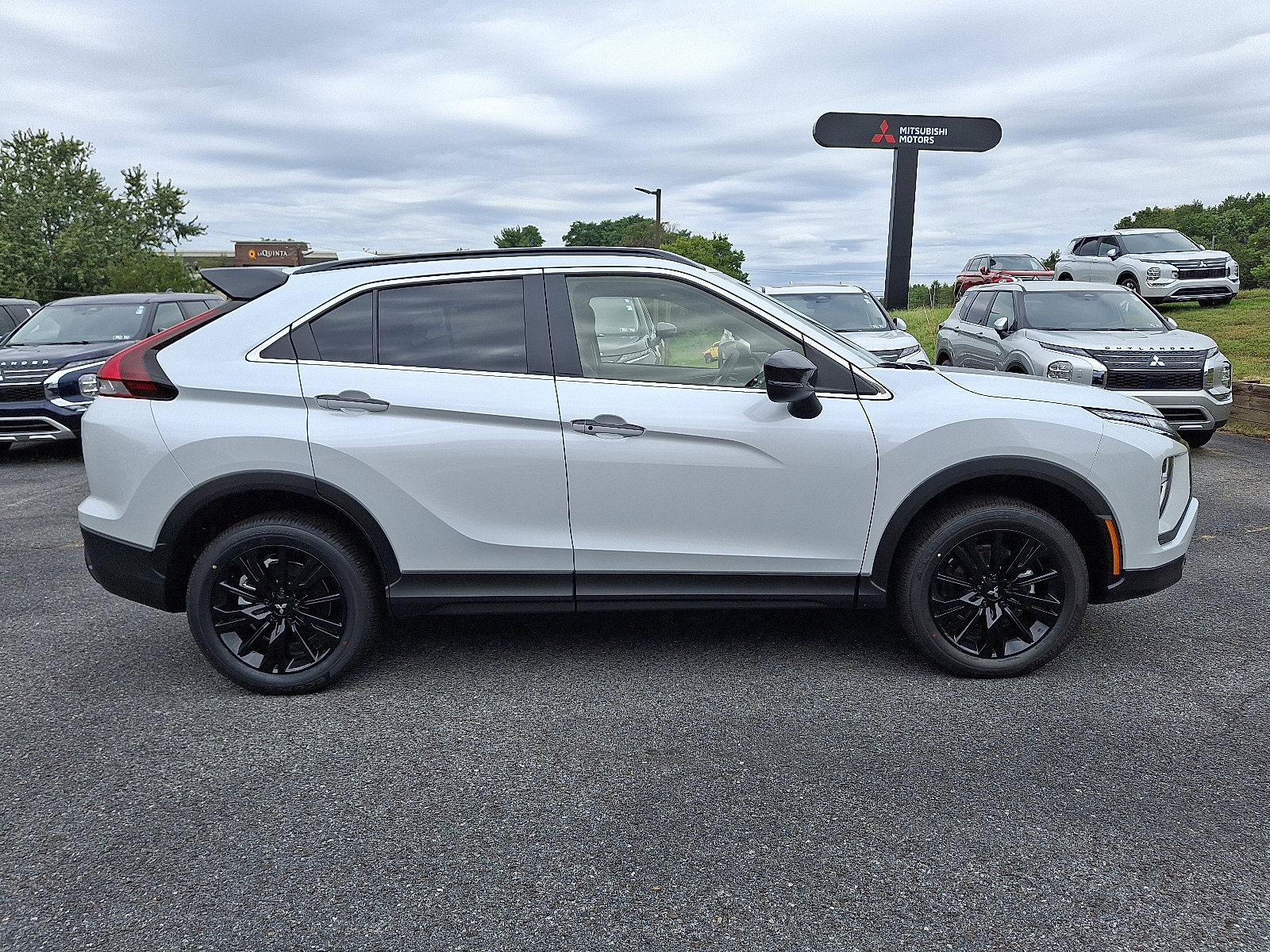 New 2025 Mitsubishi Eclipse Cross AWD image 8