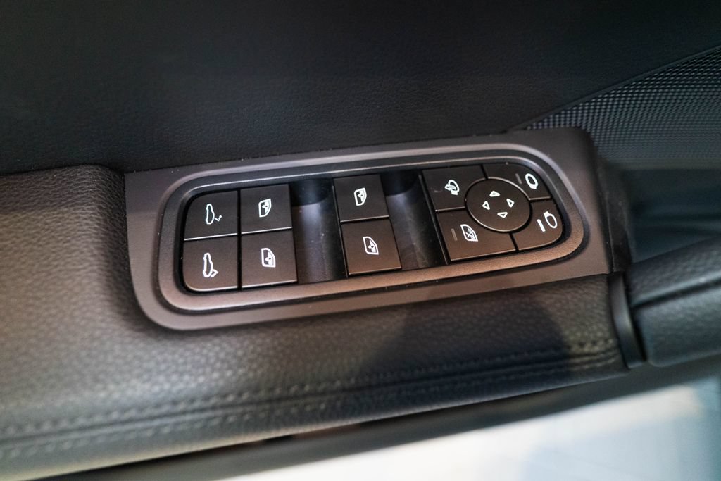 New 2025 Porsche Cayenne Coupe AWD/4WD image 18