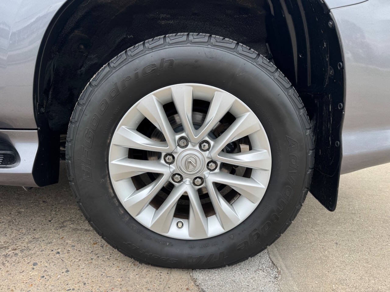 Used 2016 Lexus GX 460 w/ Premium Package AWD/4WD image 9