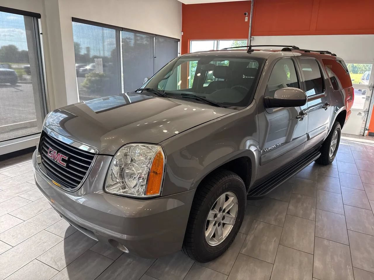 Used 2007 GMC Yukon XL SLT w/ SLT Preferred Equipment Group AWD/4WD image 3