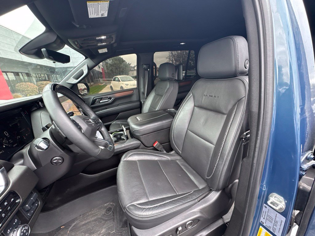 Used 2025 GMC Yukon Denali w/ Denali Reserve Package AWD/4WD image 9