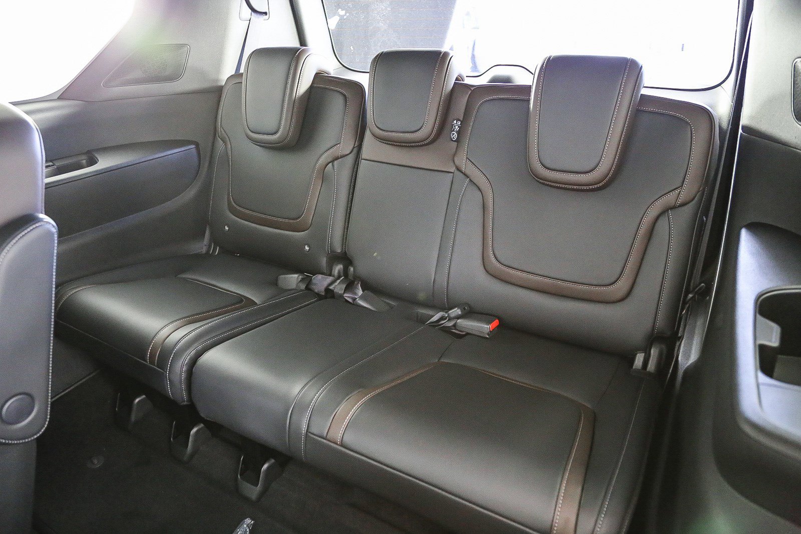 New 2025 Nissan Armada SL w/ Captain's Chari Seat Package image 23