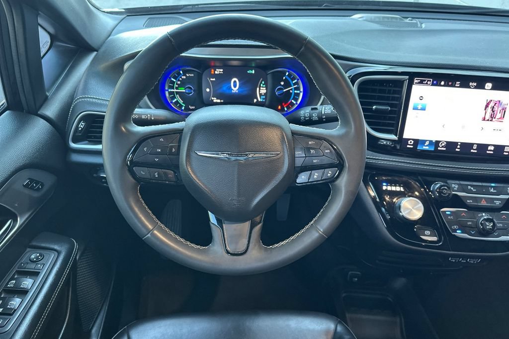 Used 2023 Chrysler Pacifica Touring-L w/ Uconnect Theater Family Group FWD image 14