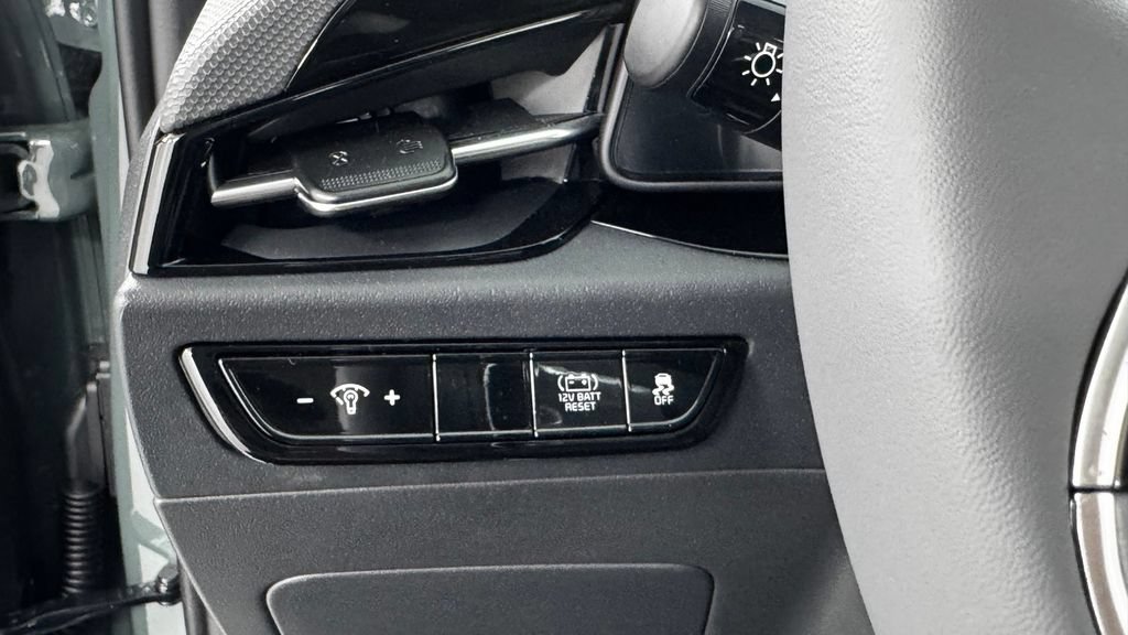 New 2026 Kia Niro EX FWD image 32