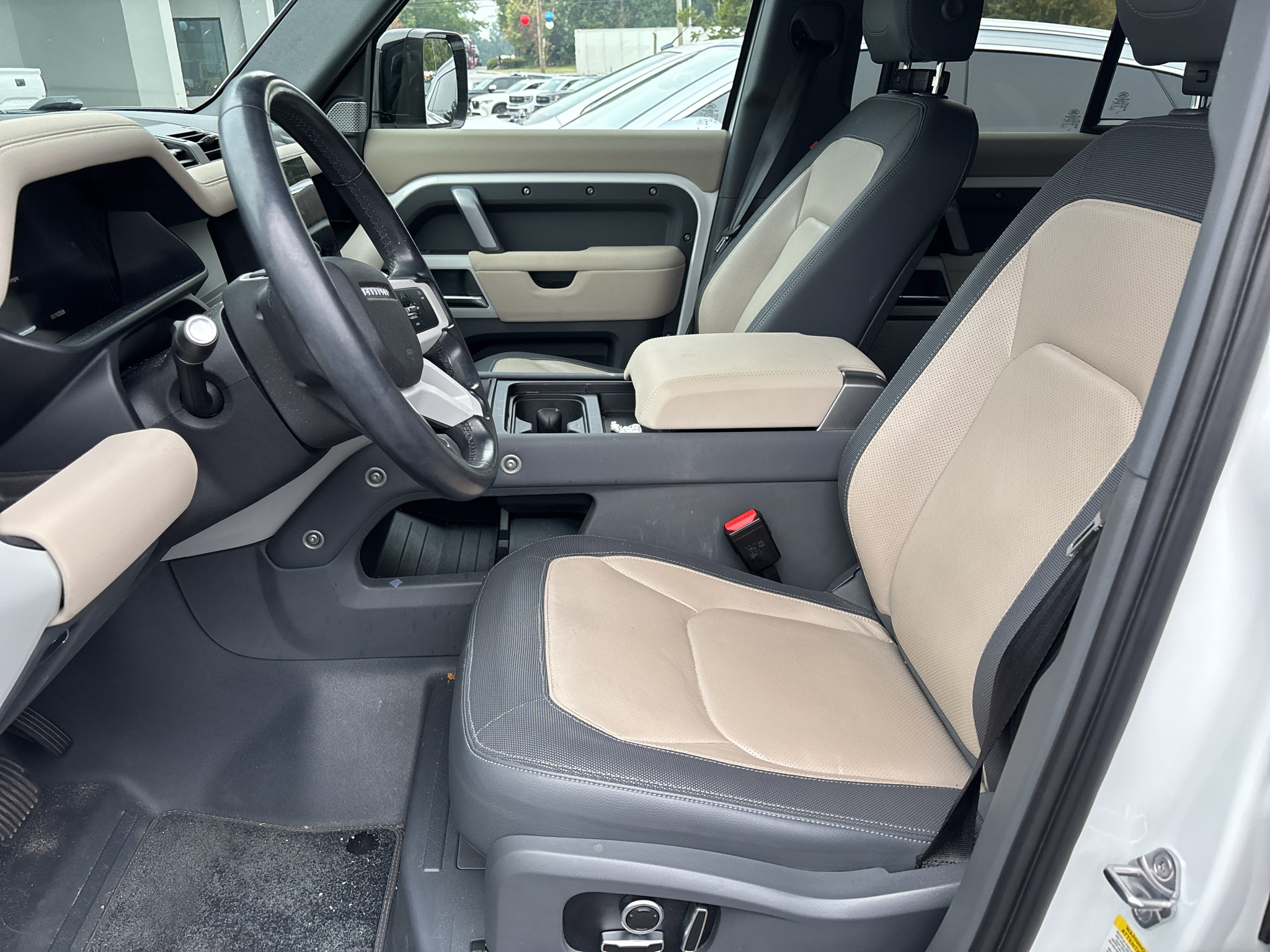 Used 2023 Land Rover Defender 130 X-Dynamic SE AWD/4WD image 6