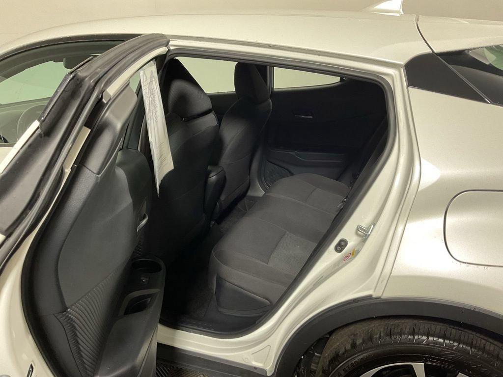 Used 2018 Toyota C-HR XLE FWD image 32