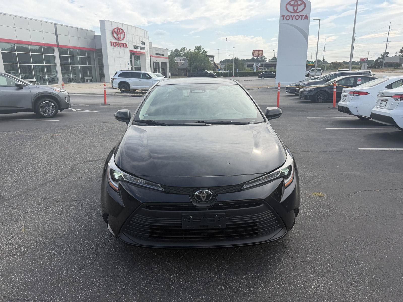Used 2023 Toyota Corolla LE FWD image 2