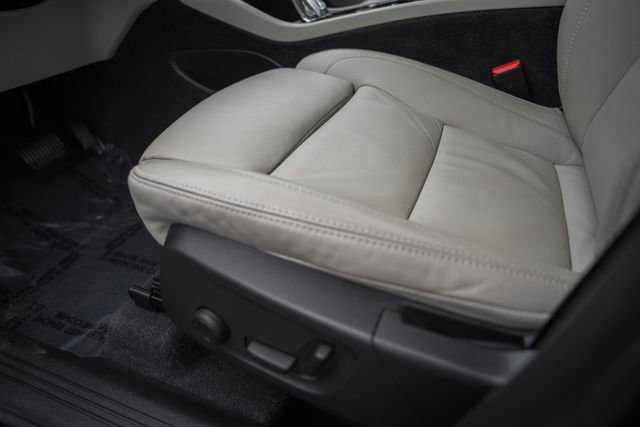 Certified 2024 Volvo XC40 B5 Ultimate w/ Protection Package Premier image 37