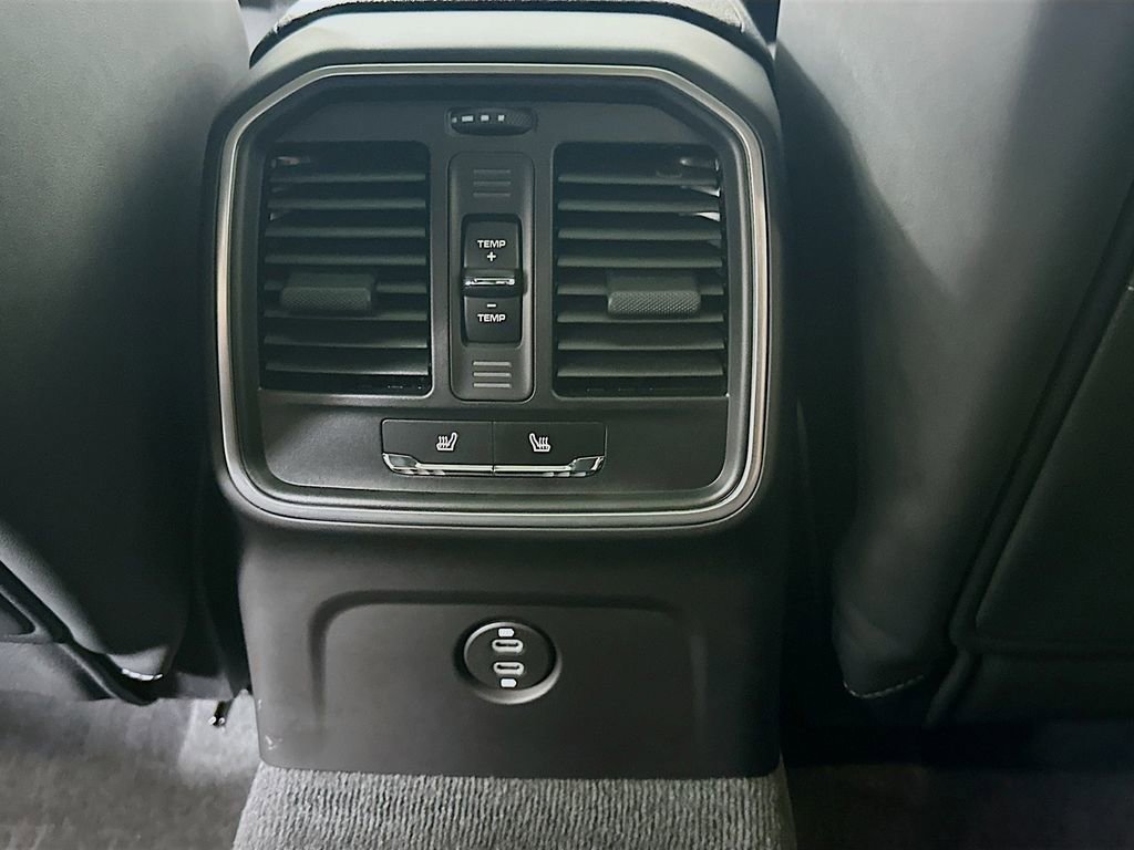 Certified 2025 Porsche Macan image 27