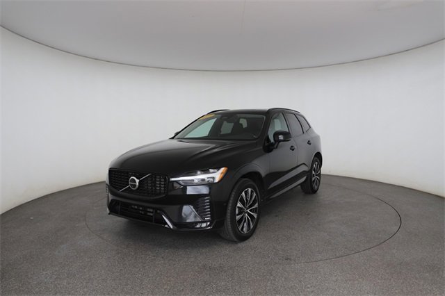 Used 2023 Volvo XC60 B5 Plus image 2
