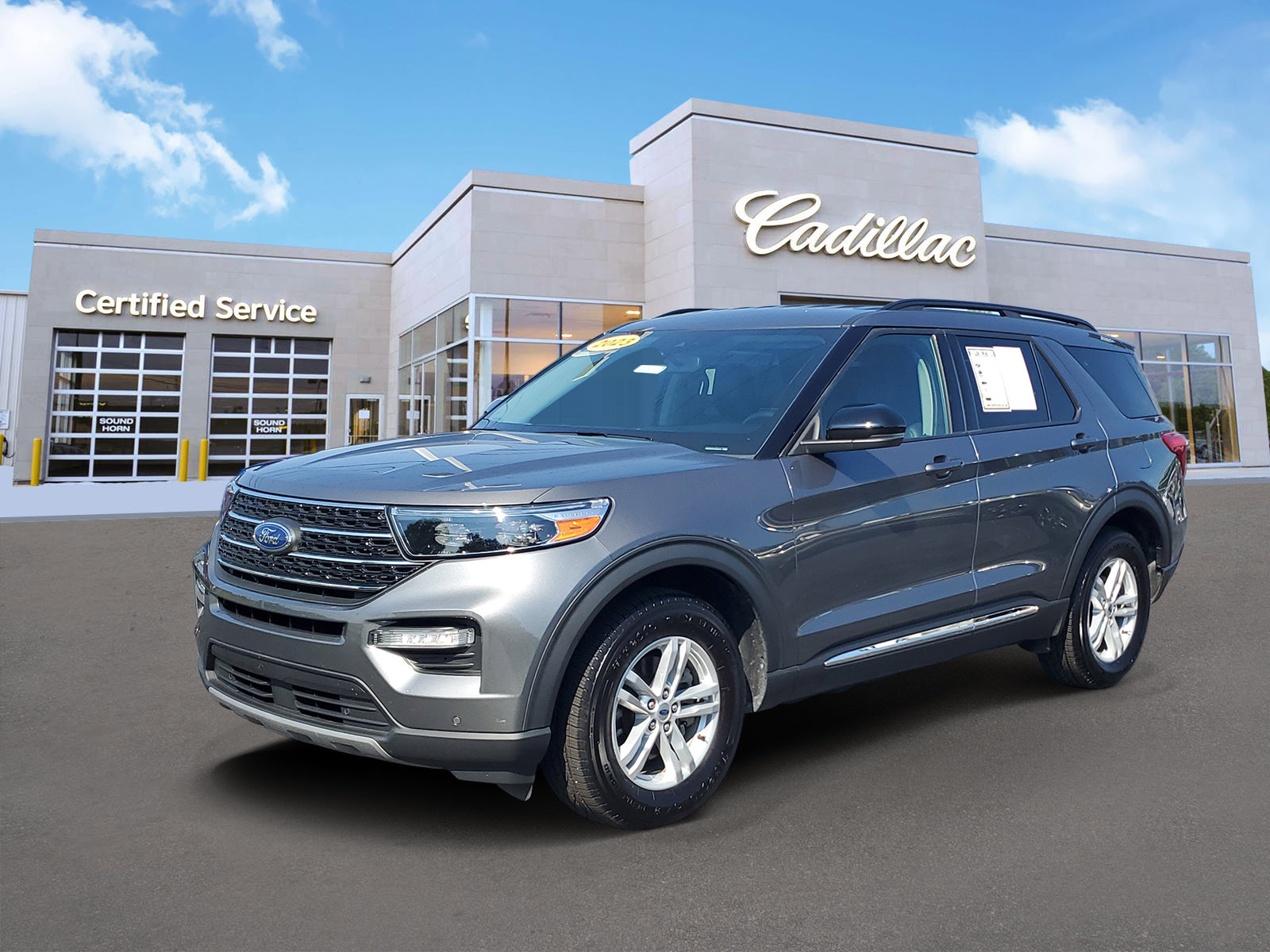 Used 2023 Ford Explorer XLT w/ Equipment Group 202A AWD/4WD image 1