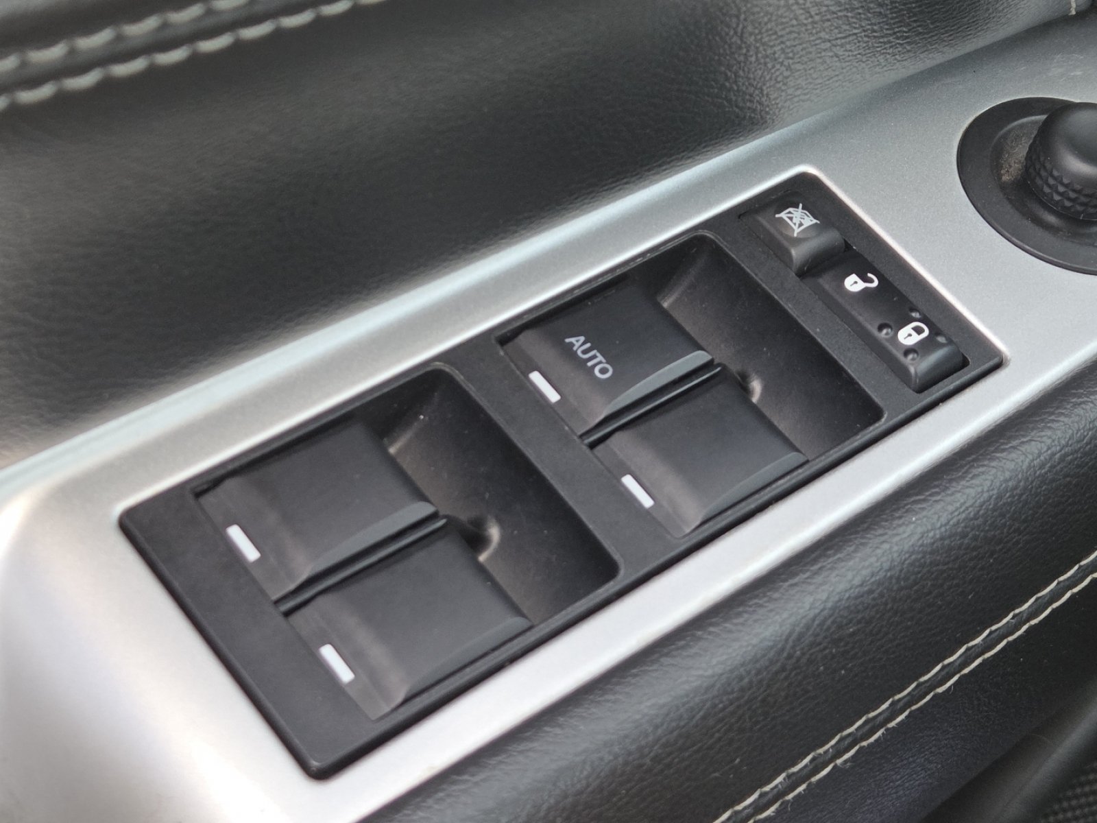 Used 2015 Jeep Compass Latitude FWD image 30