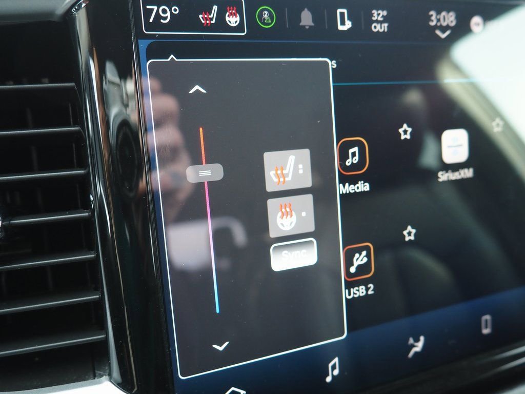 Used 2024 Chrysler Pacifica Touring-L image 13