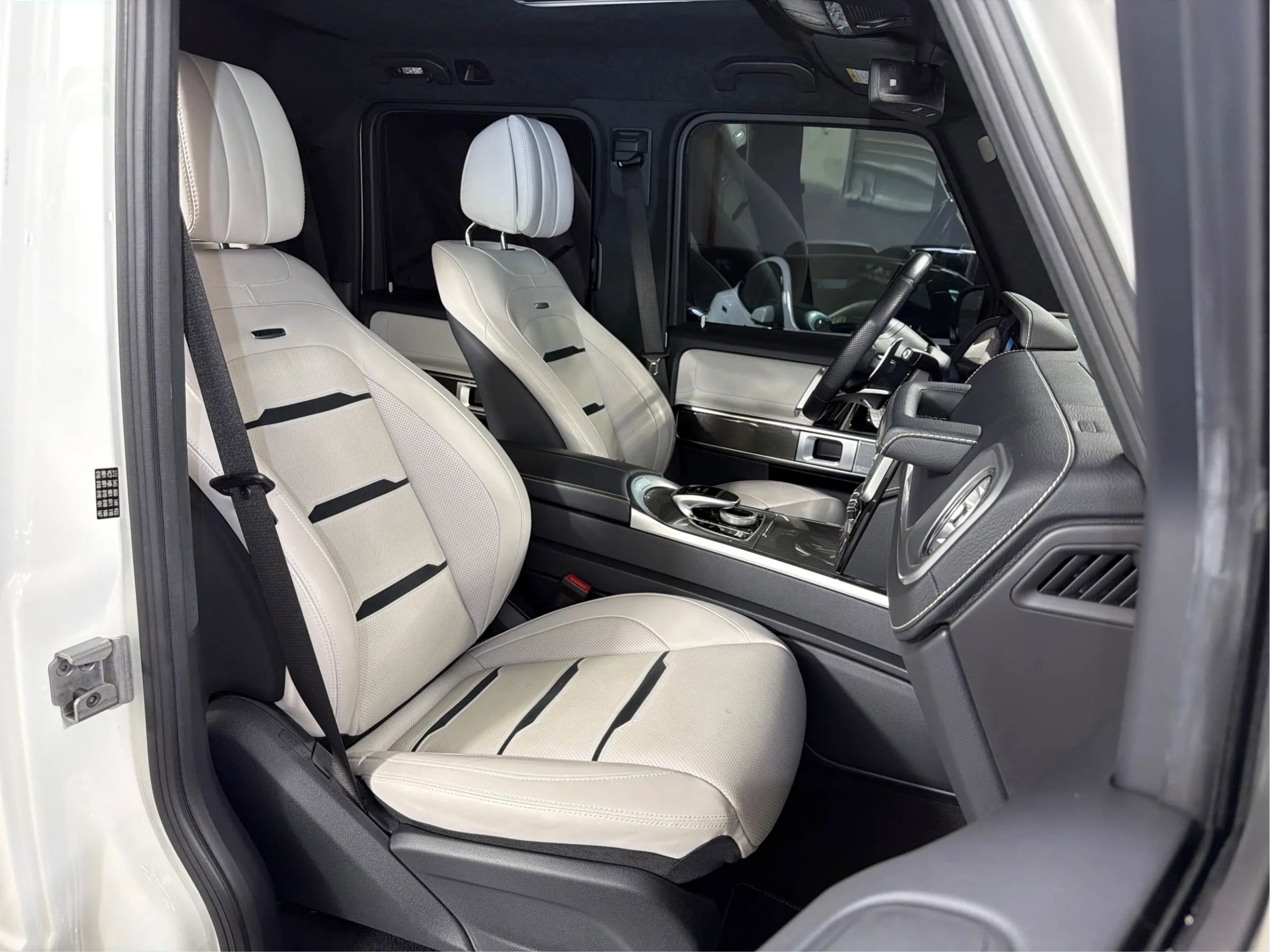 Used 2021 Mercedes-Benz G 63 AMG 4MATIC w/ G Manufaktur Interior Package image 29