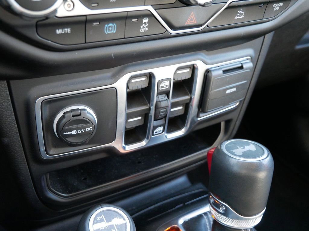 Used 2023 Jeep Wrangler Unlimited Sahara AWD/4WD image 27