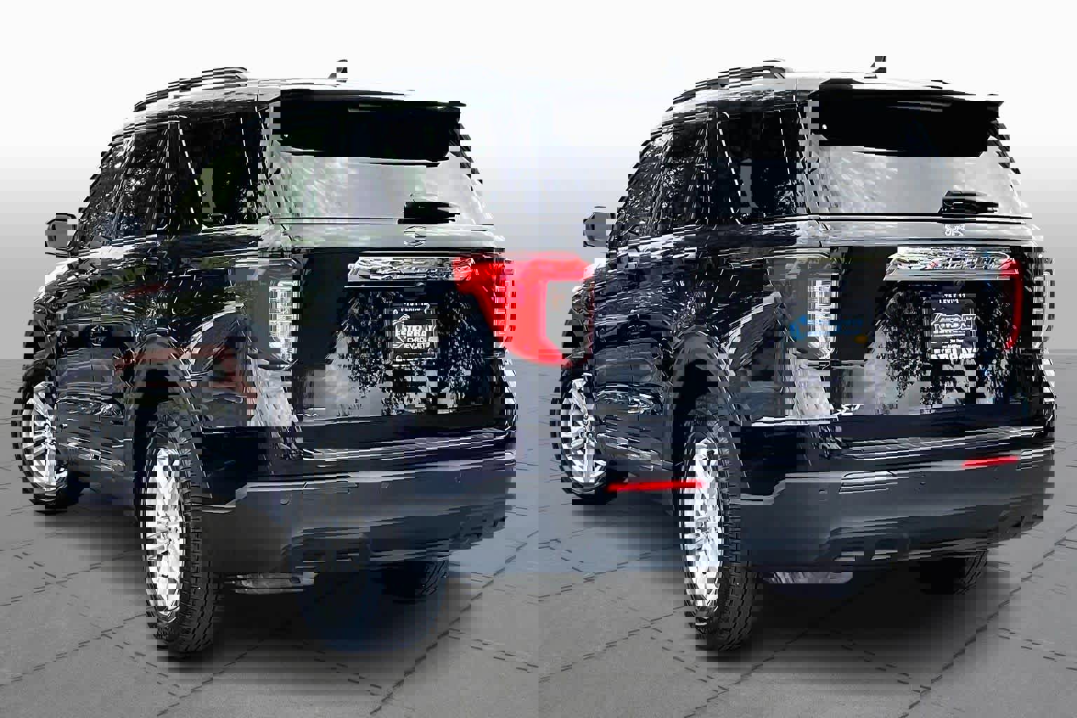 Used 2023 Ford Explorer XLT image 12