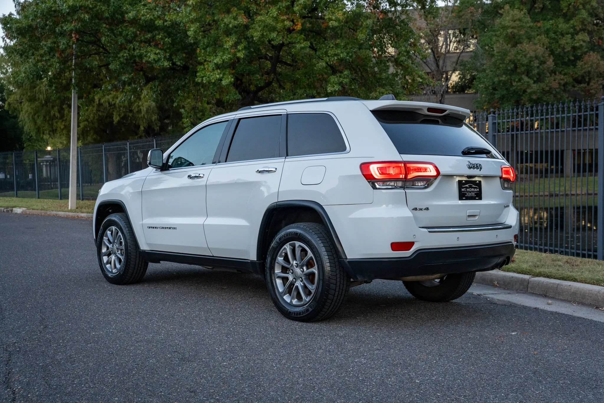Used 2015 Jeep Grand Cherokee Limited AWD/4WD image 8