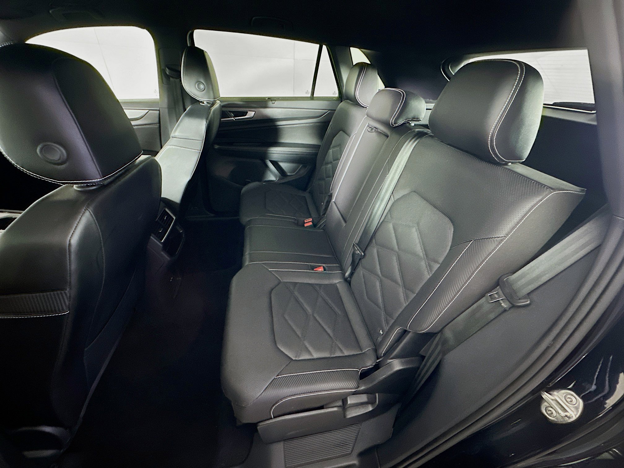 Used 2025 Volkswagen Atlas Cross Sport SE image 26