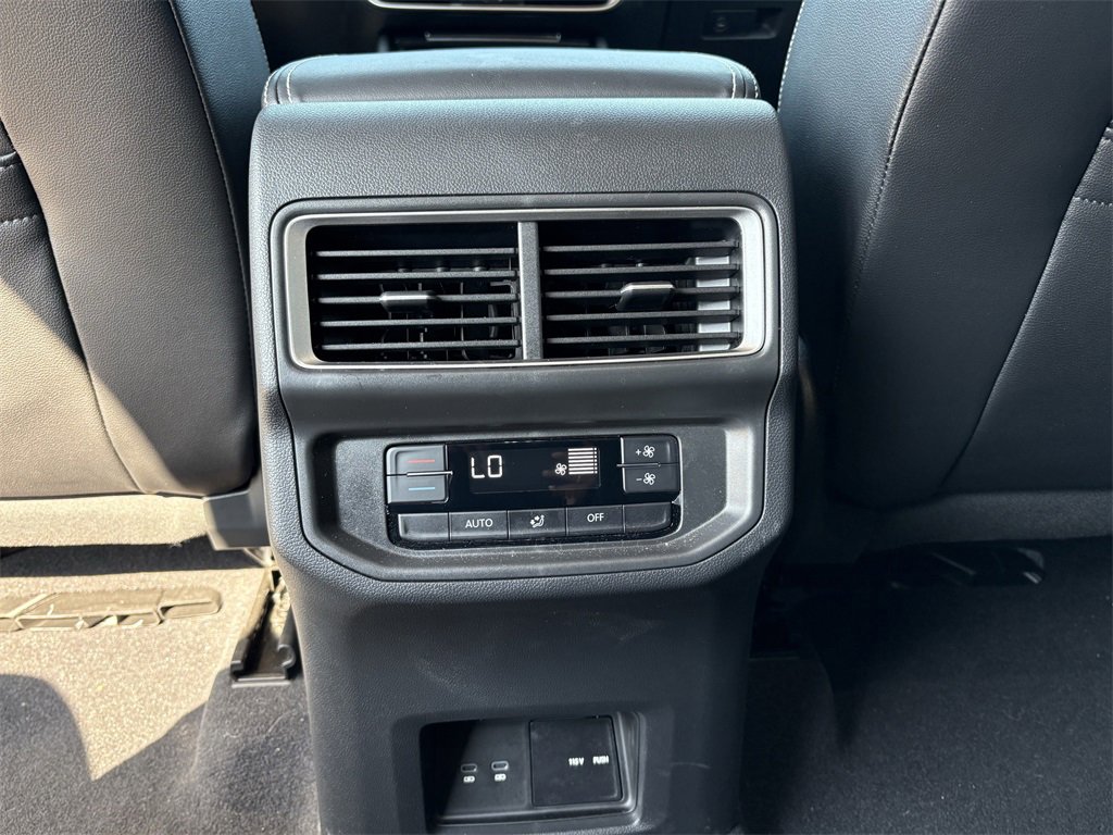 Used 2024 Volkswagen Atlas SE image 27