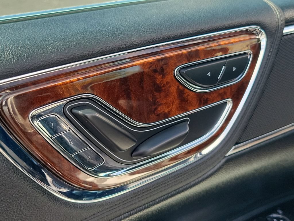 Used 2019 Lincoln Continental Premiere FWD image 16