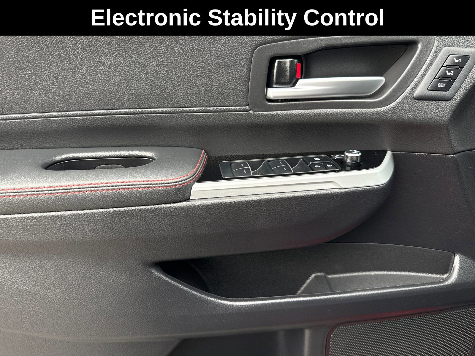 Used 2025 Toyota Sienna XSE w/ XSE Premium Package image 10