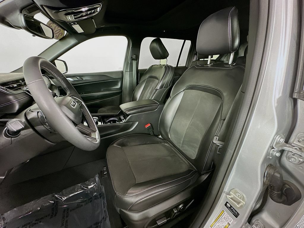 Used 2023 Jeep Grand Cherokee L Laredo AWD/4WD image 32