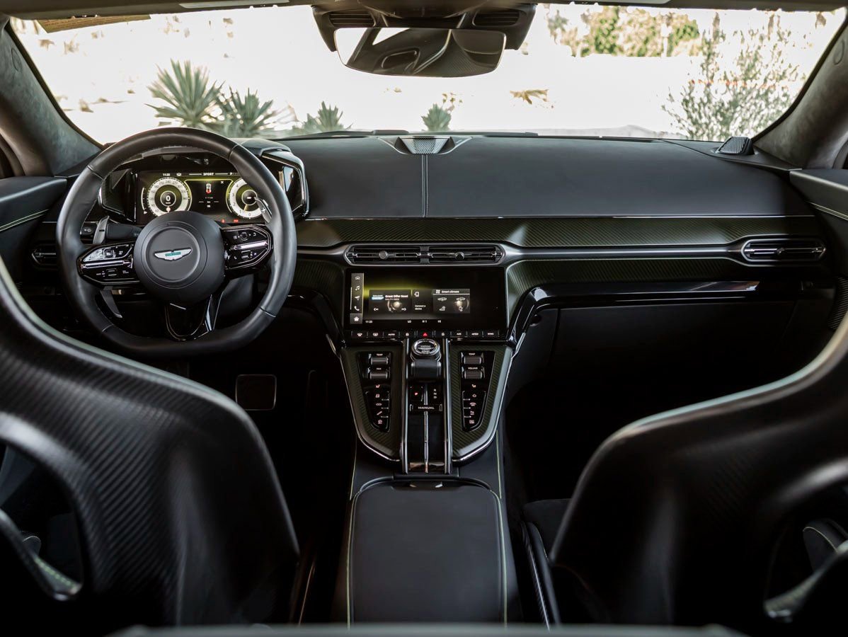 Used 2025 Aston Martin V8 Vantage Coupe image 16