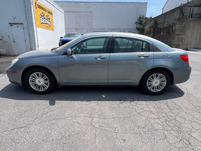 Used 2009 Chrysler Sebring Touring FWD image 3