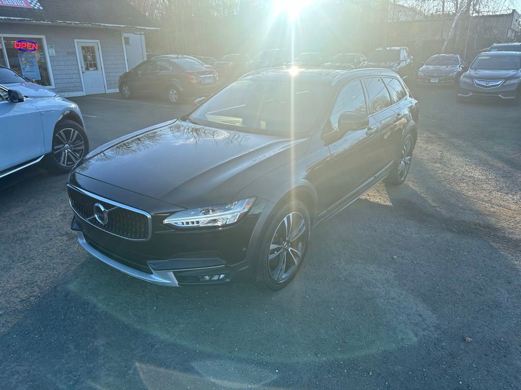 Used 2018 Volvo V90 T5 Cross Country w/ Convenience Package image 1
