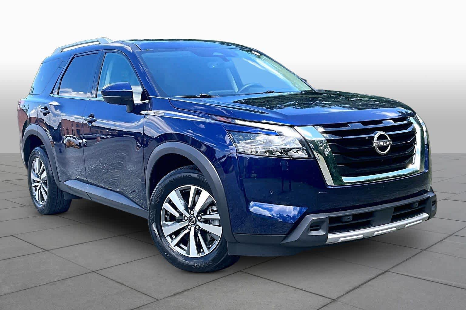 Used 2025 Nissan Pathfinder SL AWD/4WD image 3