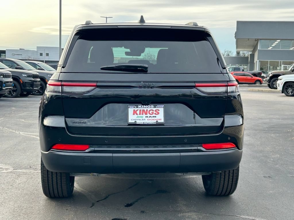New 2025 Jeep Grand Cherokee 4WD image 5