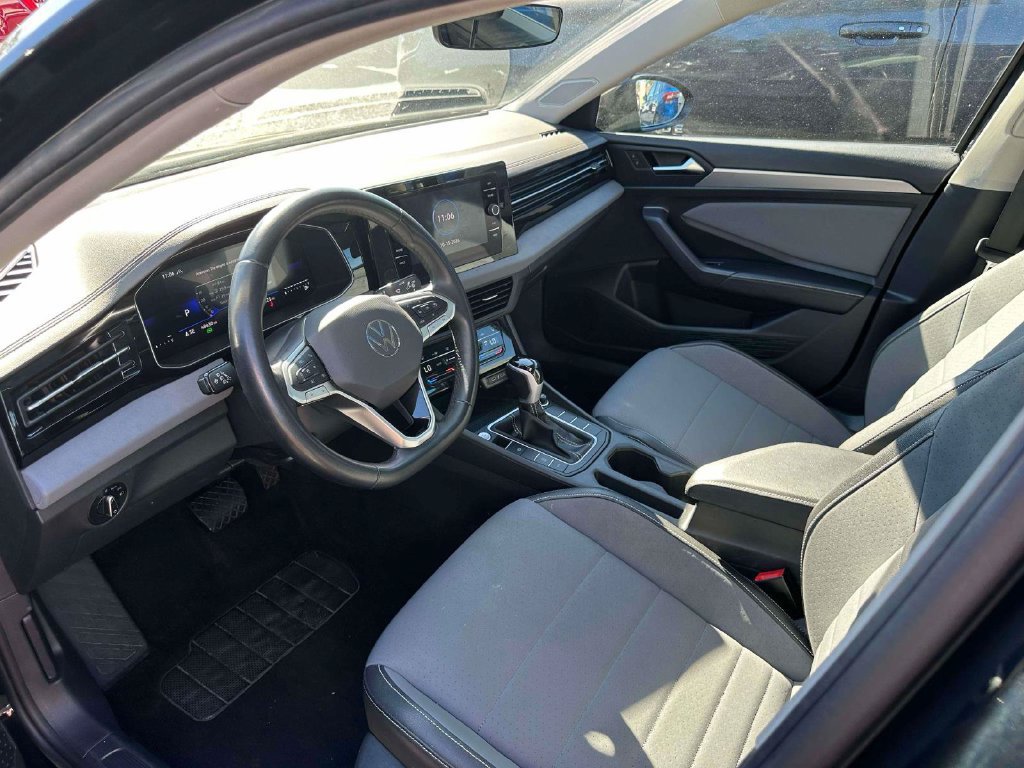 Used 2025 Volkswagen Jetta SE FWD image 14