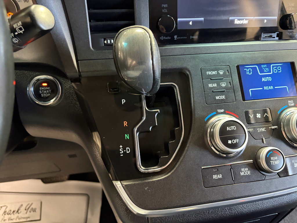 Used 2017 Toyota Sienna SE FWD image 23