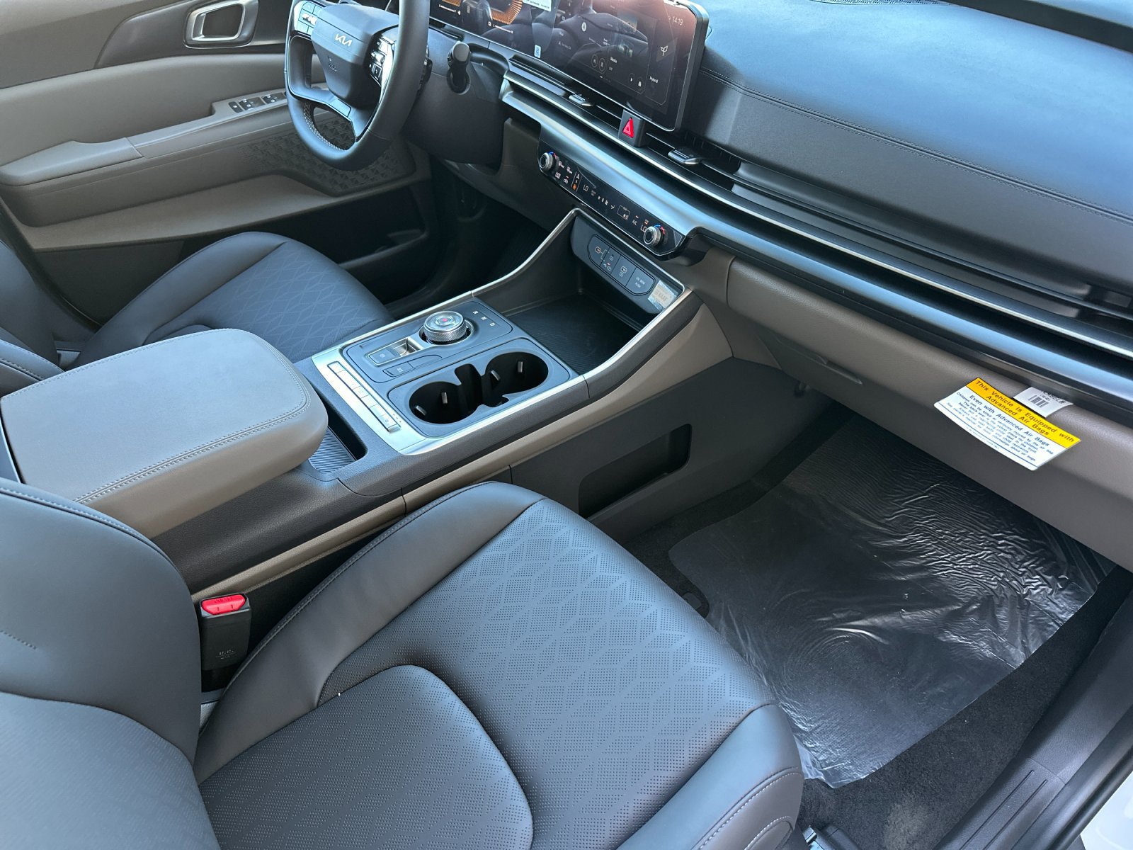 New 2027 Kia Carnival LXS FWD image 17