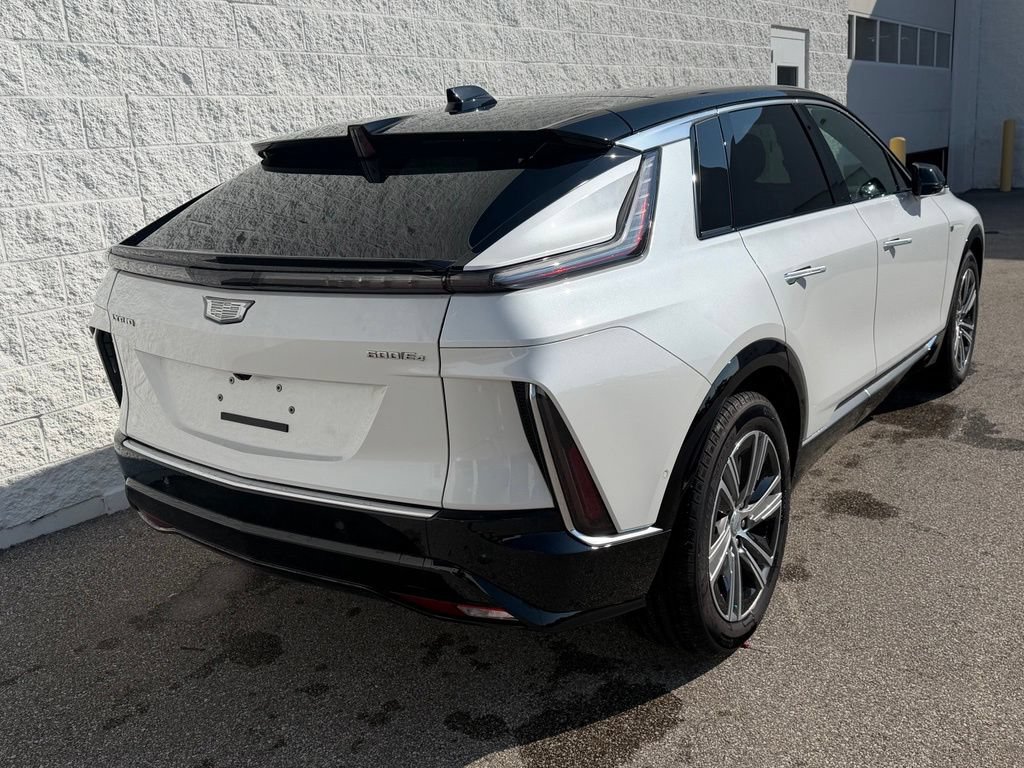 Used 2024 Cadillac Lyriq Luxury AWD/4WD image 14
