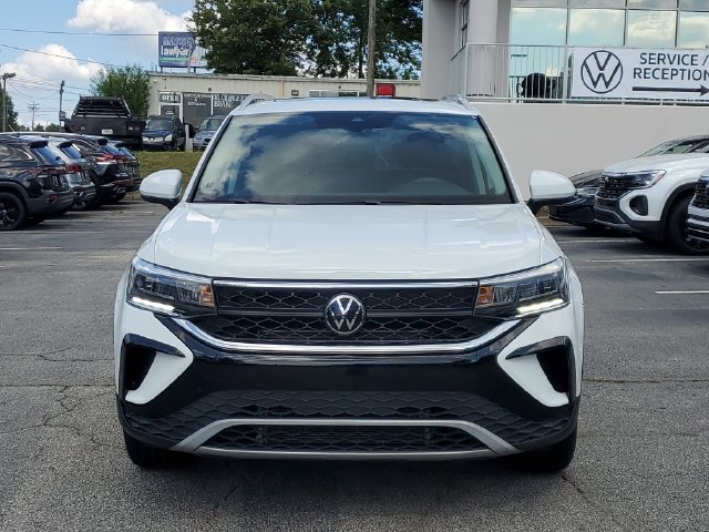 Certified 2023 Volkswagen Taos SE w/ Panoramic Sunroof Package FWD image 2