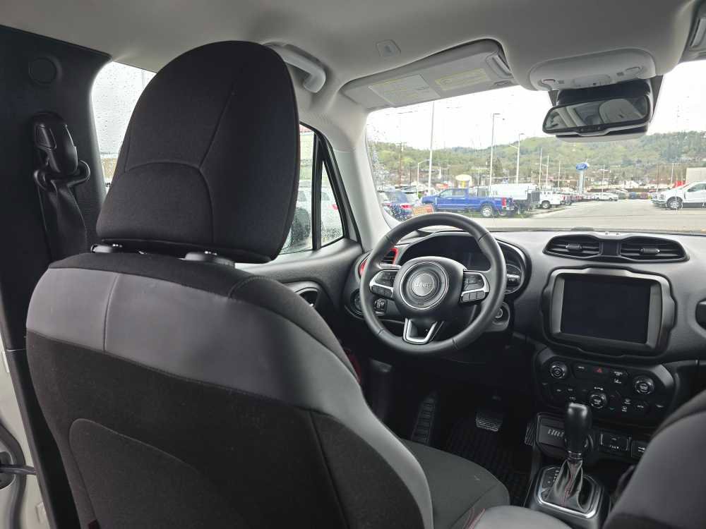 Used 2023 Jeep Renegade Trailhawk image 10