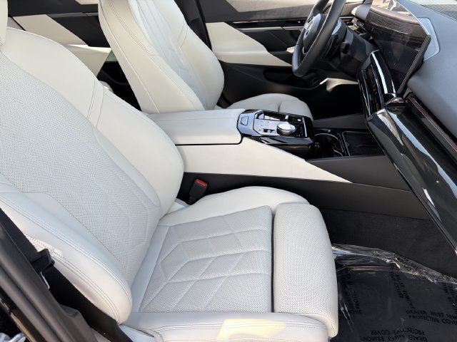 Certified 2025 BMW 530i RWD image 12