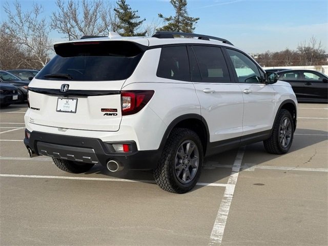Used 2024 Honda Passport TrailSport image 3