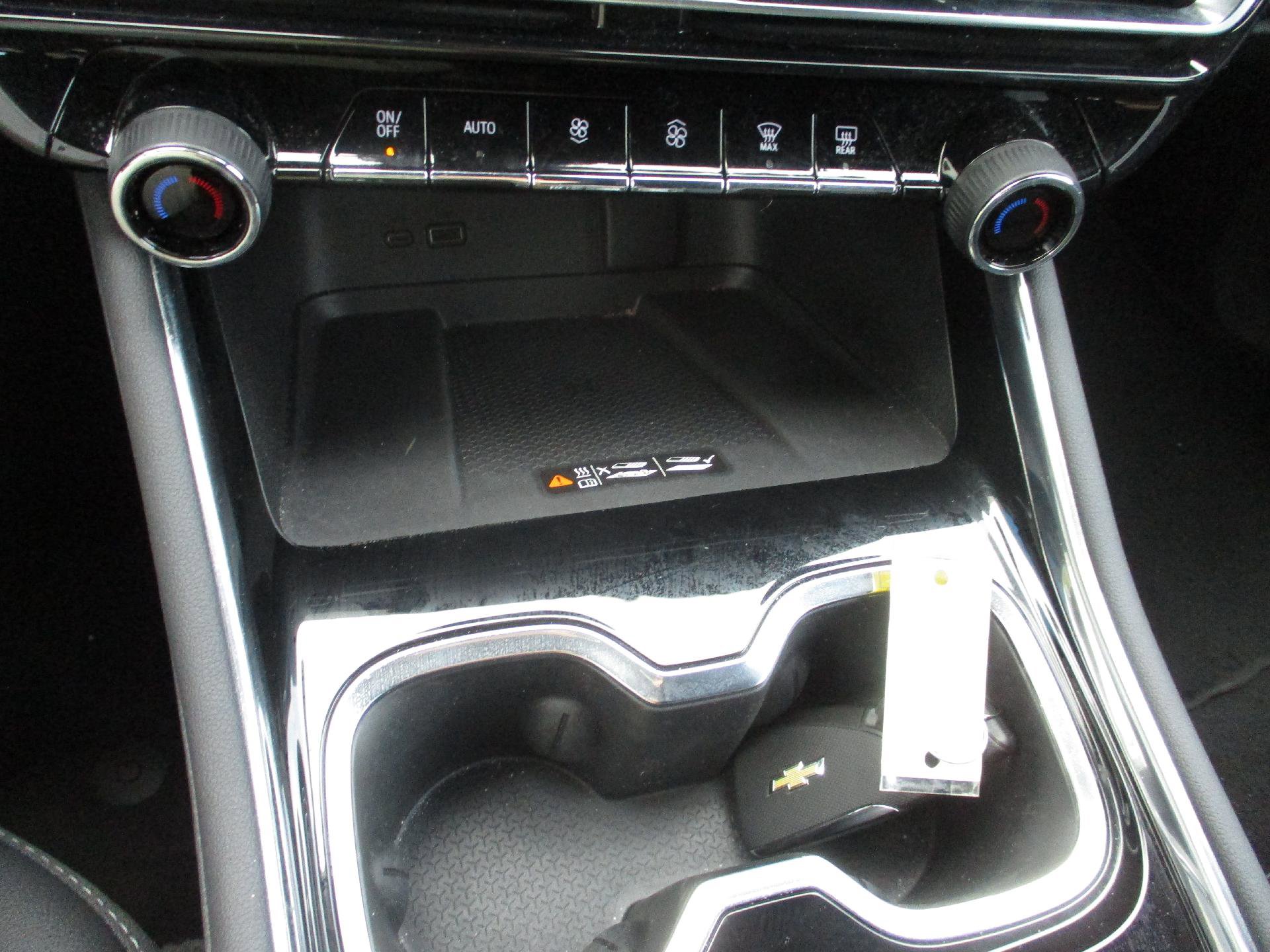 Used 2025 Chevrolet Traverse LT image 18