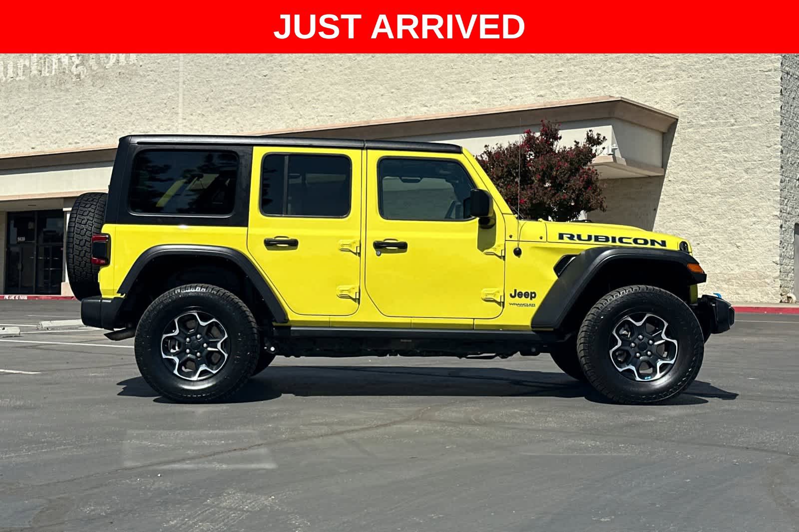 Used 2022 Jeep Wrangler Unlimited Rubicon 4xe w/ Cold Weather Group AWD/4WD image 9