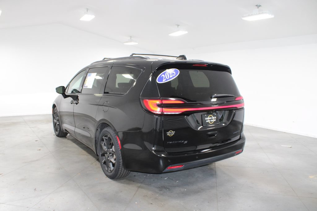 Used 2025 Chrysler Pacifica Limited FWD image 7