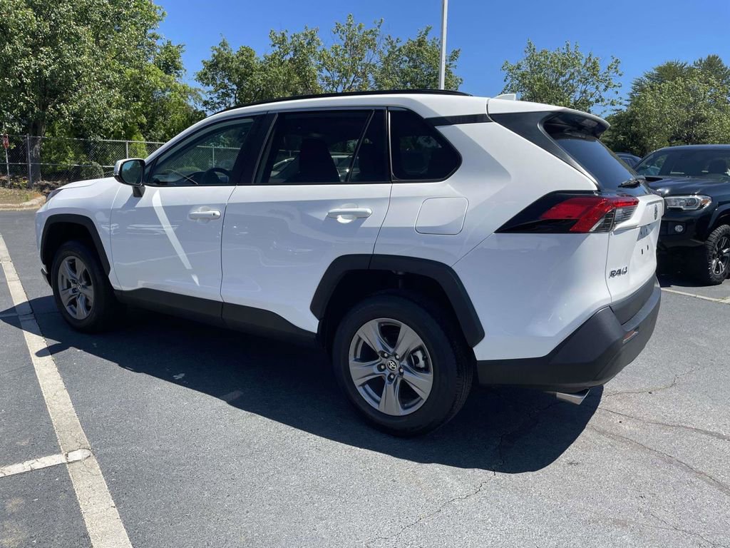 Used 2023 Toyota RAV4 XLE FWD image 5
