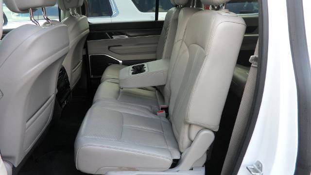 Used 2024 Jeep Wagoneer Series II w/ Flexible Seating Group AWD/4WD image 23