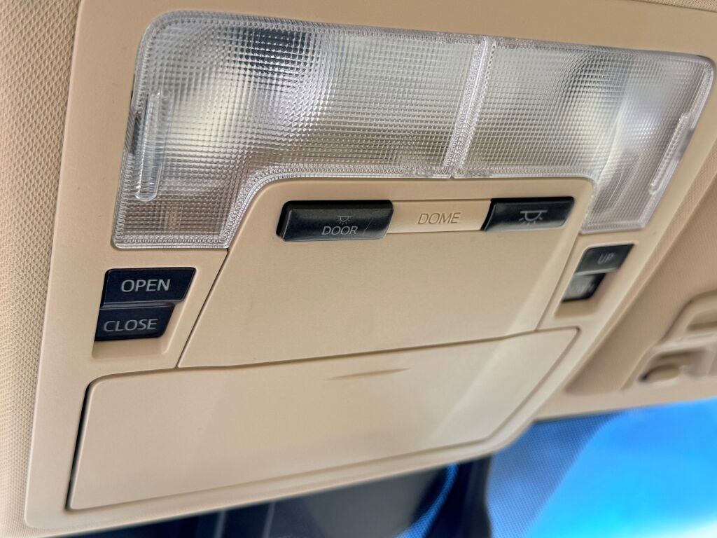 Used 2014 Toyota Avalon Limited image 27